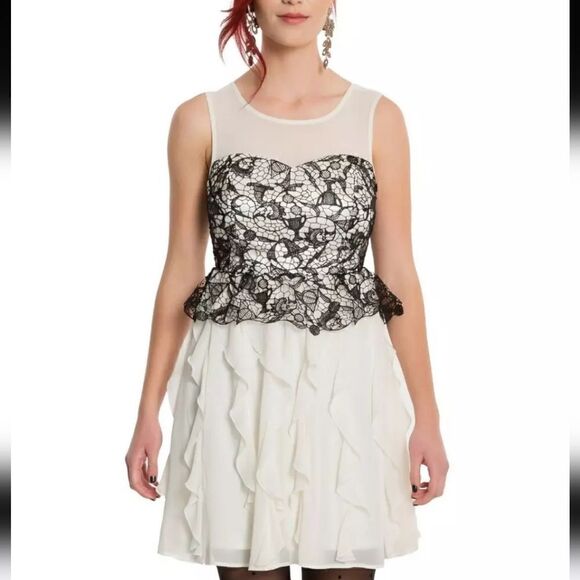 Harry Potter Black Lace & Ivory Ruffle Gown - Picture 1 of 8